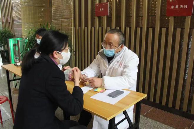 楼门口的健康守护 白领便捷享受营养健康咨询服务