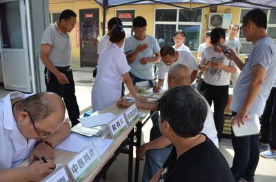 临汾市2018年健康教育“六进”活动走进北孝社区 营养健康咨询服务点亮居民健康生活