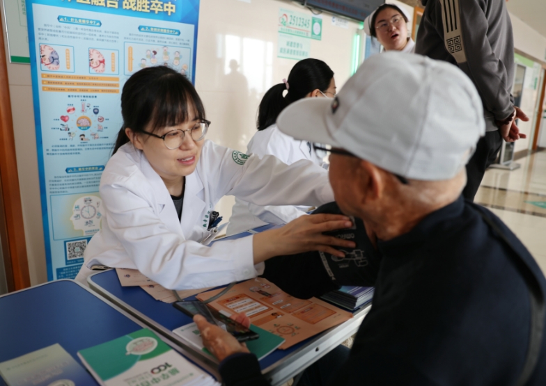 体医融合 战胜卒中——我院举办世界卒中日系列义诊讲座活动及营养健康咨询服务