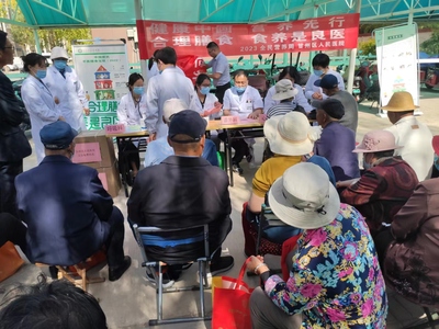 甘州区西街街道 免费义诊进社区 健康关爱暖民心